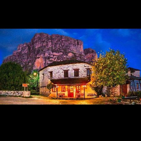 Karpouzis Guesthouse วีโกส ภายนอก รูปภาพ