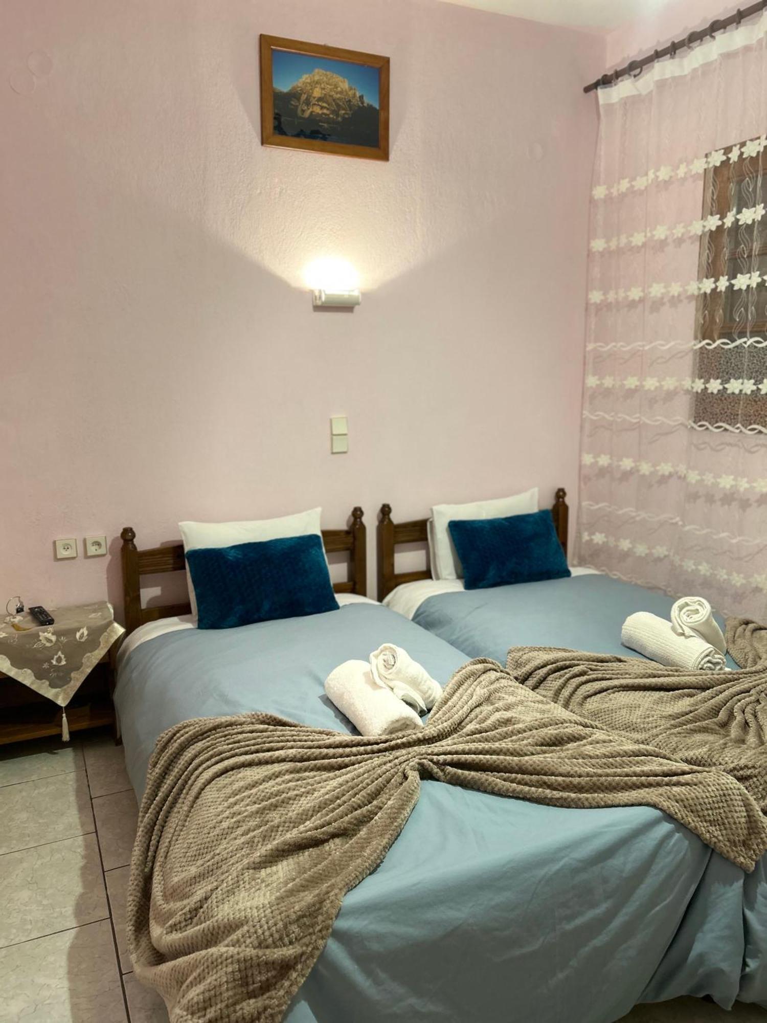 Karpouzis Guesthouse วีโกส ภายนอก รูปภาพ