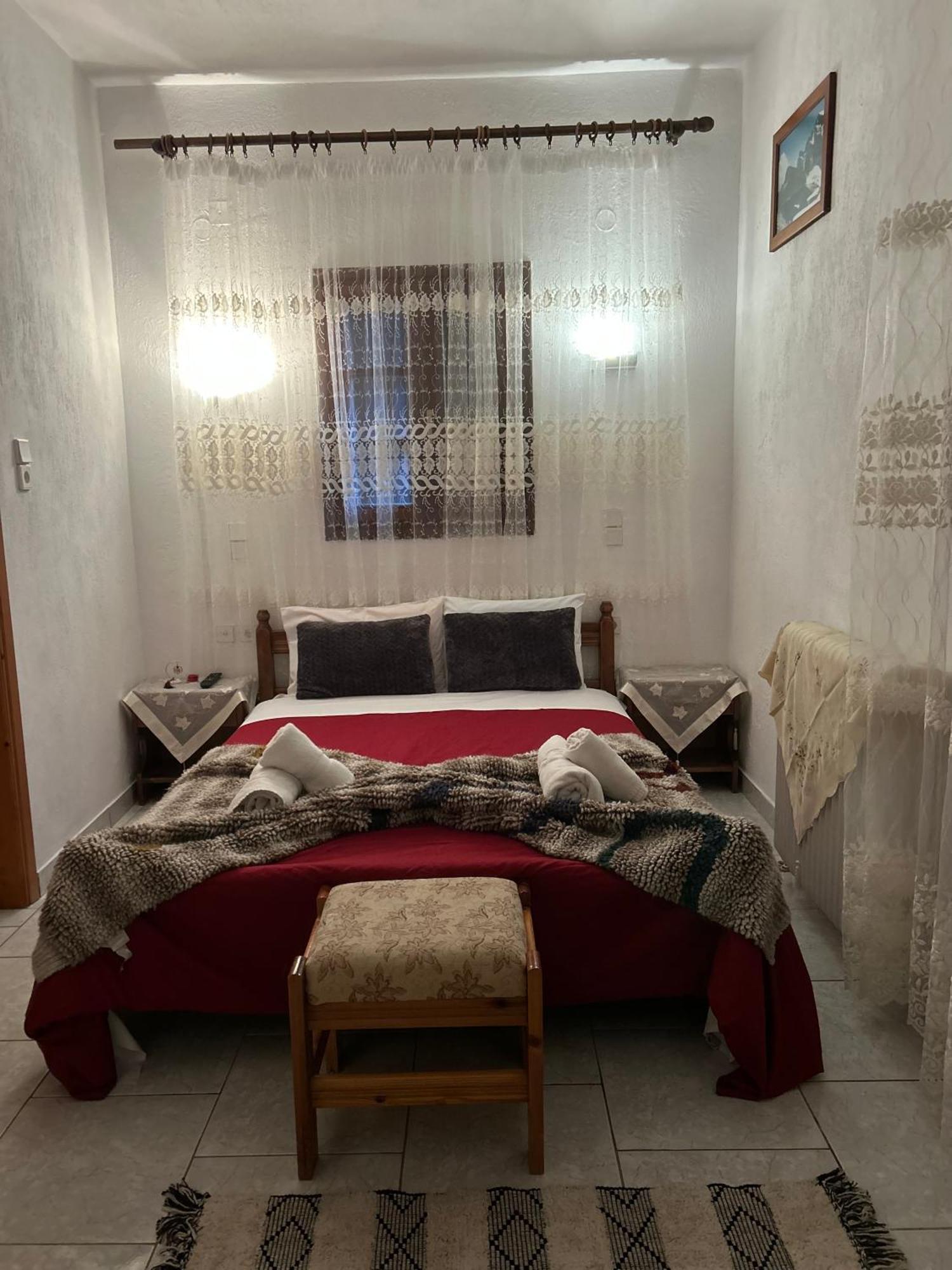 Karpouzis Guesthouse วีโกส ภายนอก รูปภาพ